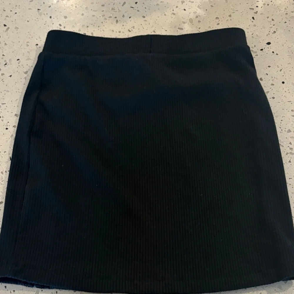 Ribbed Black Women's Mini Skirt - Picture 4 of 4